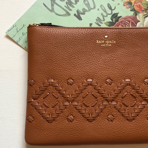 ❤️1 HOUR SALE❤️🎉HP🎉KS Gia Flynn street pouch - Picture 2 of 7